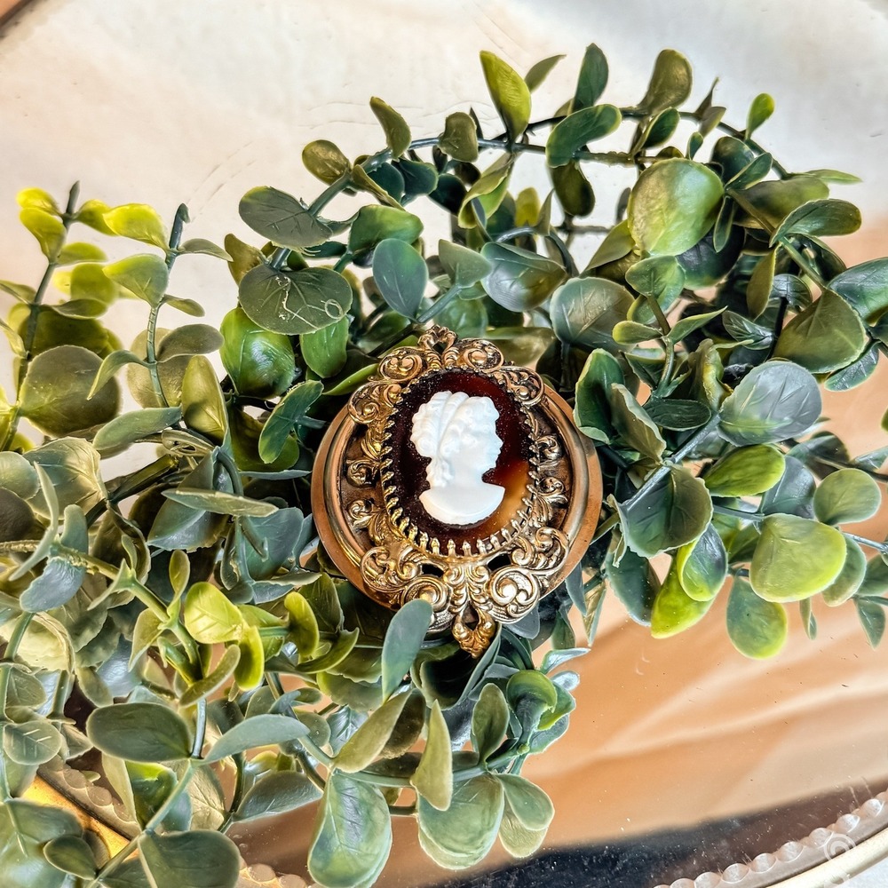 Vintage Cameo Medallion